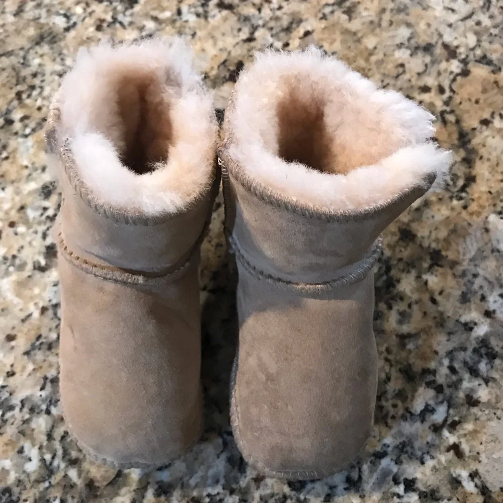 👢 UGG Asley Slipper Baby Boots